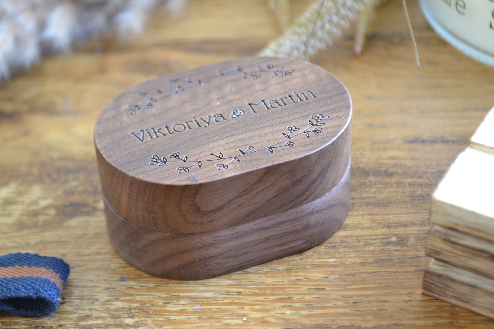 BOÎTE À ALLIANCES - Bois gravée - Loup Indigo