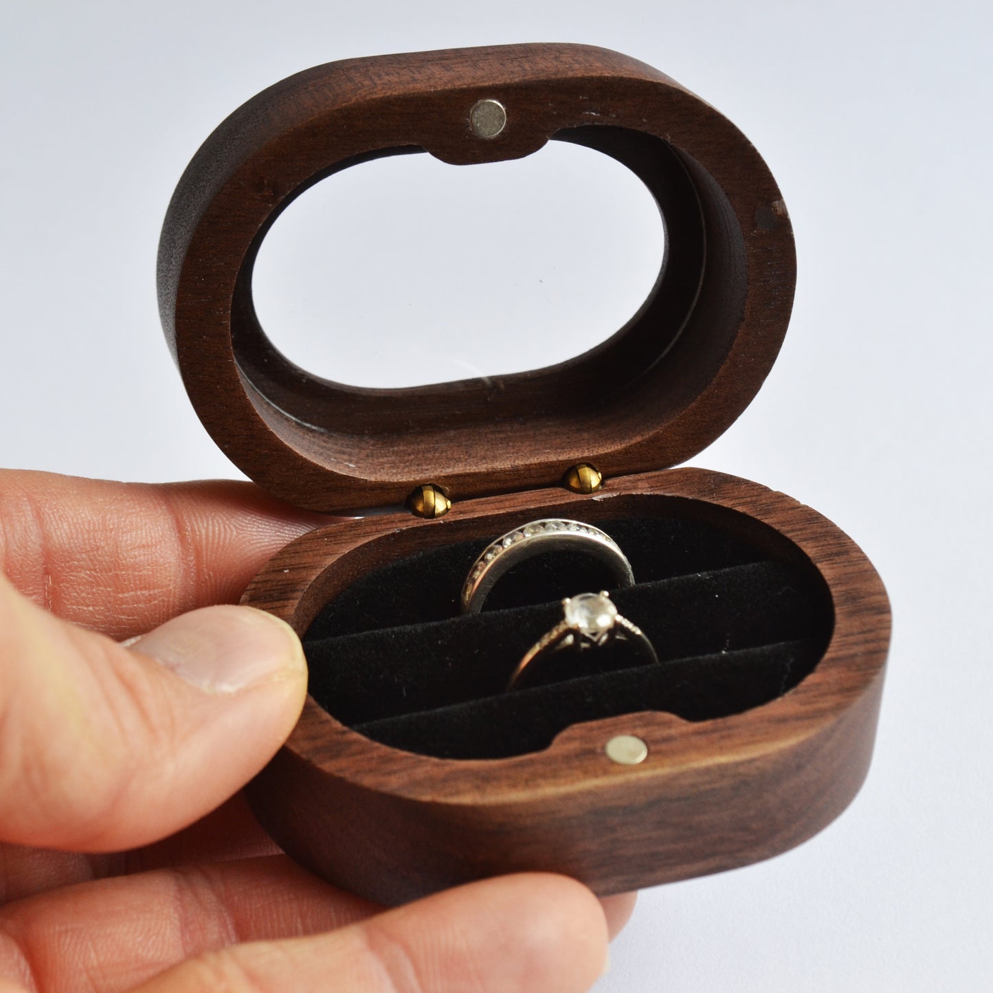 BOÎTE À ALLIANCES À FENÊTRE - Ovale noire - Loup Indigo